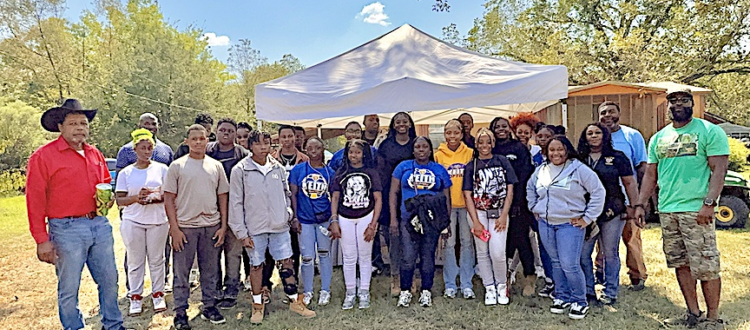 Students from Southside High School and Keith High School in Dallas County recently visited Joe’s Black Angus Farm in Newbern for a field trip.